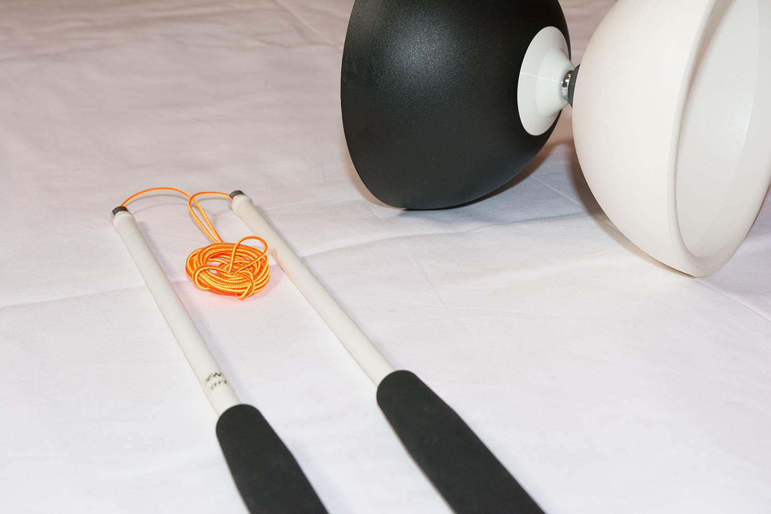 20160129_zirkusladen-diabolo-rolabola_0087_27675123616_o HENRYS Diabolo Circus black+white+Stäbe